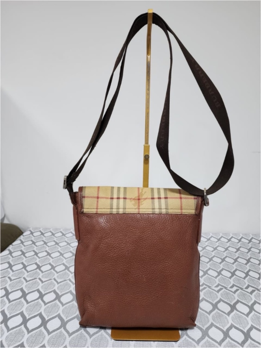 Authentic Burberry Vintage Haymarket Check Pebbled Messenger Bag Brown/Beige - Picture 4 of 14
